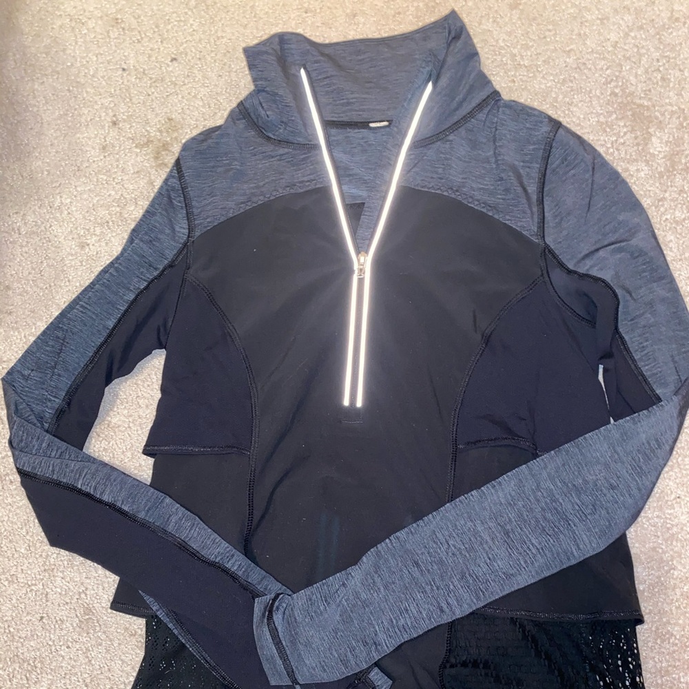 Lululemon running half zip. UV material